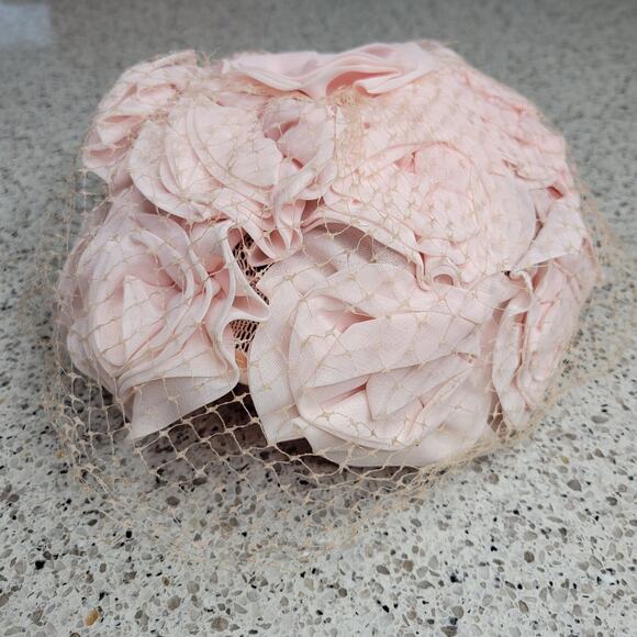 VTG Union Made MCM Light Pink Chiffon Floral Veiled Hat Pillbox Kentucky Derby - Picture 2 of 16